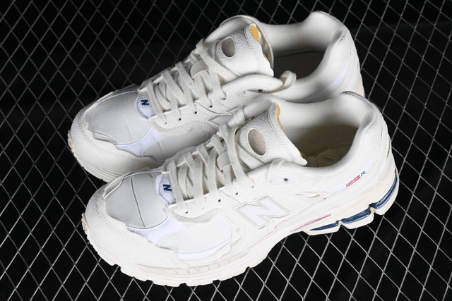 New Balance 2002r 