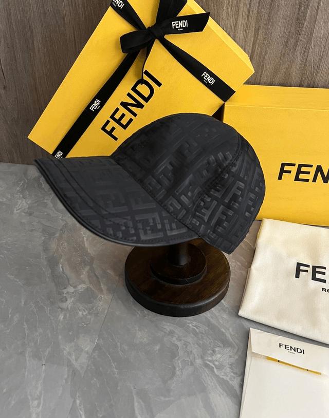 Casquette FENDI 