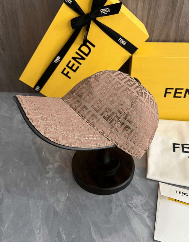 Casquette FENDI 