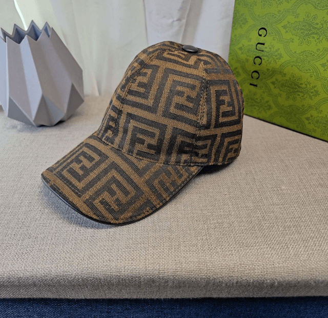 Casquette FENDI 