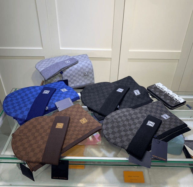 Bonnet + écharpe LV